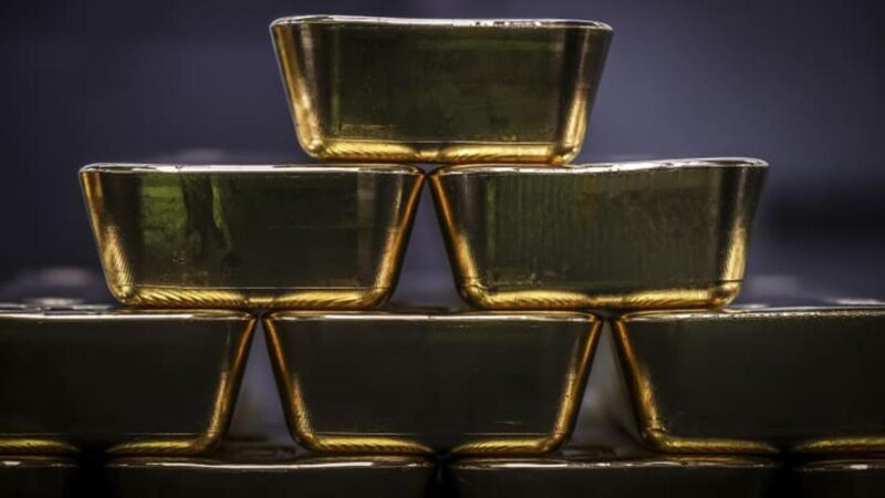 Harga Emas Dunia Anjlok Tersengat Kekhawatiran Inflasi